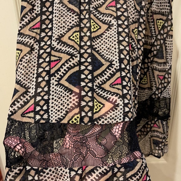 BCBG sheer cami medium - Picture 3 of 4